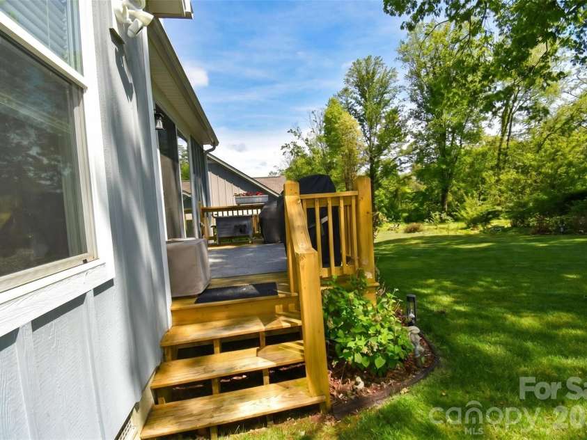 123 White Oak Road Extension, Arden, NC 28704.  MLS# CAR4375901, YatesRealty ID 29332. 