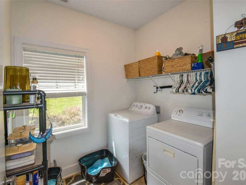 123 White Oak Road Extension, Arden, NC 28704.  MLS# CAR4375901, YatesRealty ID 29332. Main level laundry