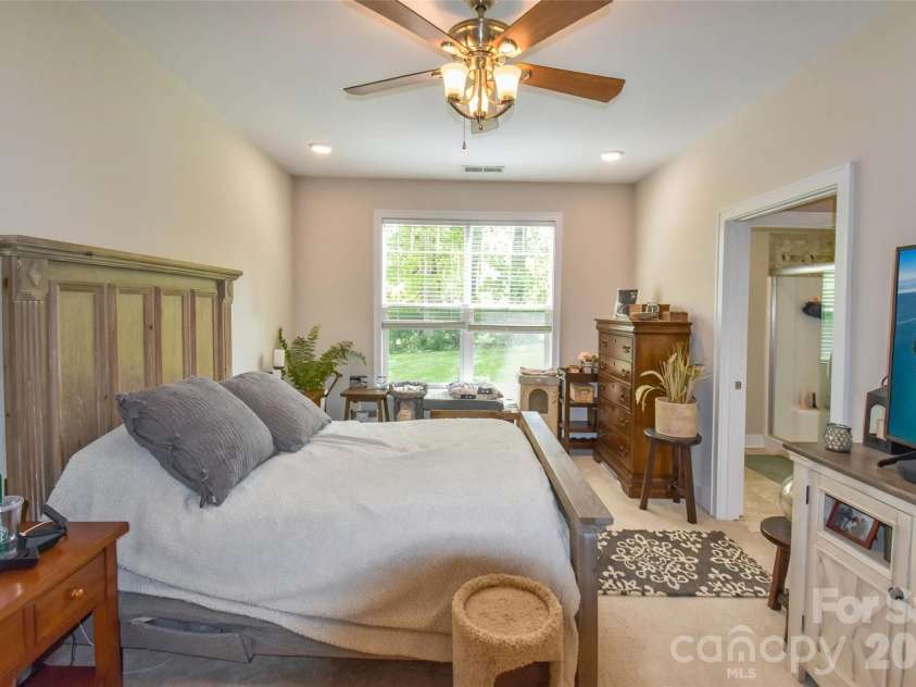 123 White Oak Road Extension, Arden, NC 28704.  MLS# CAR4375901, YatesRealty ID 29332. Main level primary