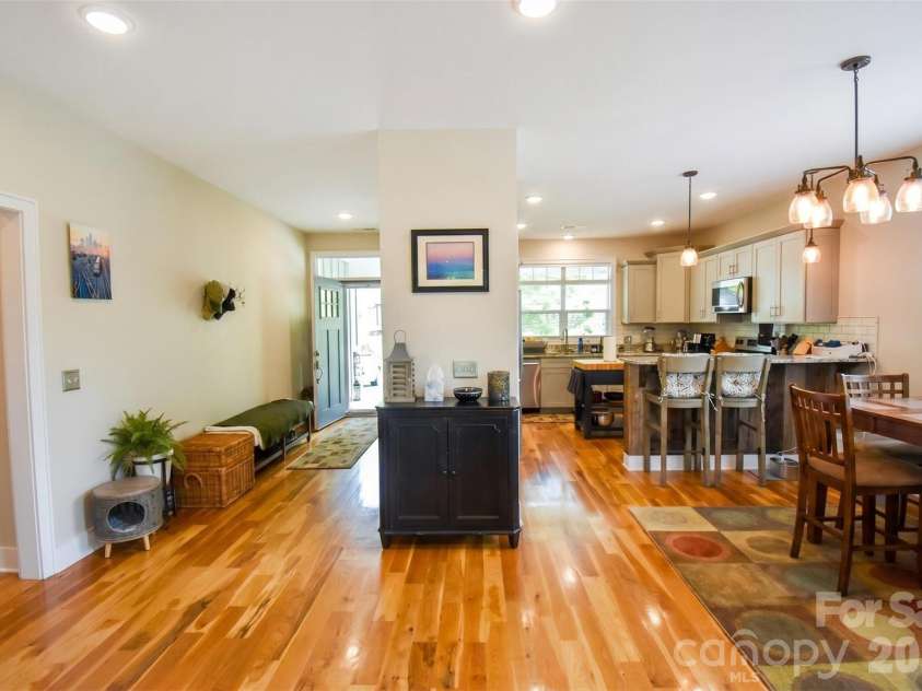 123 White Oak Road Extension, Arden, NC 28704.  MLS# CAR4375901, YatesRealty ID 29332. Open floorplan