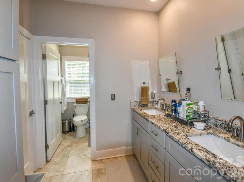 123 White Oak Road Extension, Arden, NC 28704.  MLS# CAR4375901, YatesRealty ID 29332. Primary ensuite