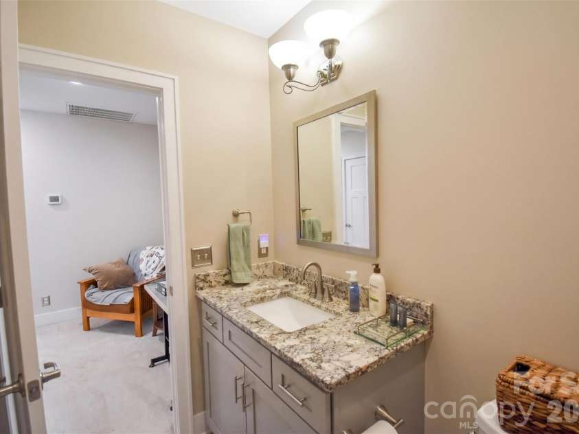 123 White Oak Road Extension, Arden, NC 28704.  MLS# CAR4375901, YatesRealty ID 29332. Upper level full bath