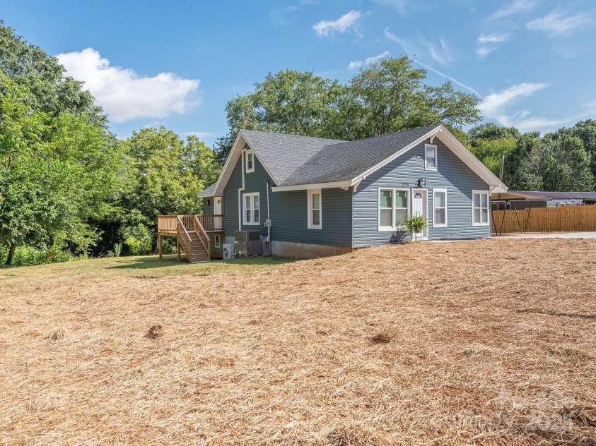 606 Pine Street, Blacksburg, SC 29702.  MLS# CAR4282702, YatesRealty ID 29332. 