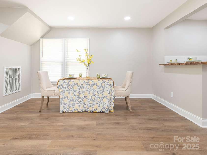 606 Pine Street, Blacksburg, SC 29702.  MLS# CAR4282702, YatesRealty ID 29332. 