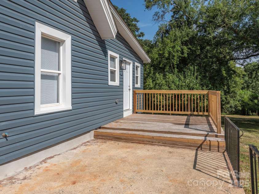 606 Pine Street, Blacksburg, SC 29702.  MLS# CAR4282702, YatesRealty ID 29332. 