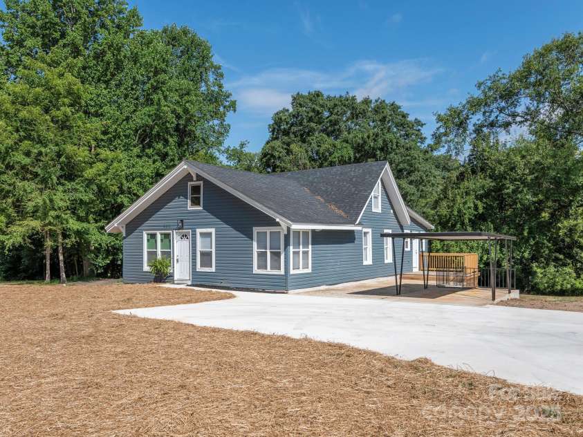 606 Pine Street, Blacksburg, SC 29702.  MLS# CAR4282702, YatesRealty ID 29332. 