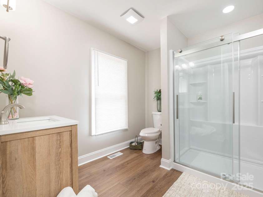 606 Pine Street, Blacksburg, SC 29702.  MLS# CAR4282702, YatesRealty ID 29332. Primary bathroom