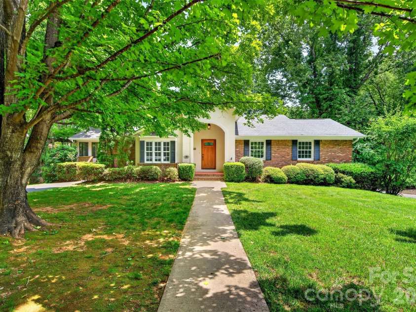 104 Valley Vista Drive, Black Mountain, NC 28711.  MLS# CAR4388162, YatesRealty ID 29333. 
