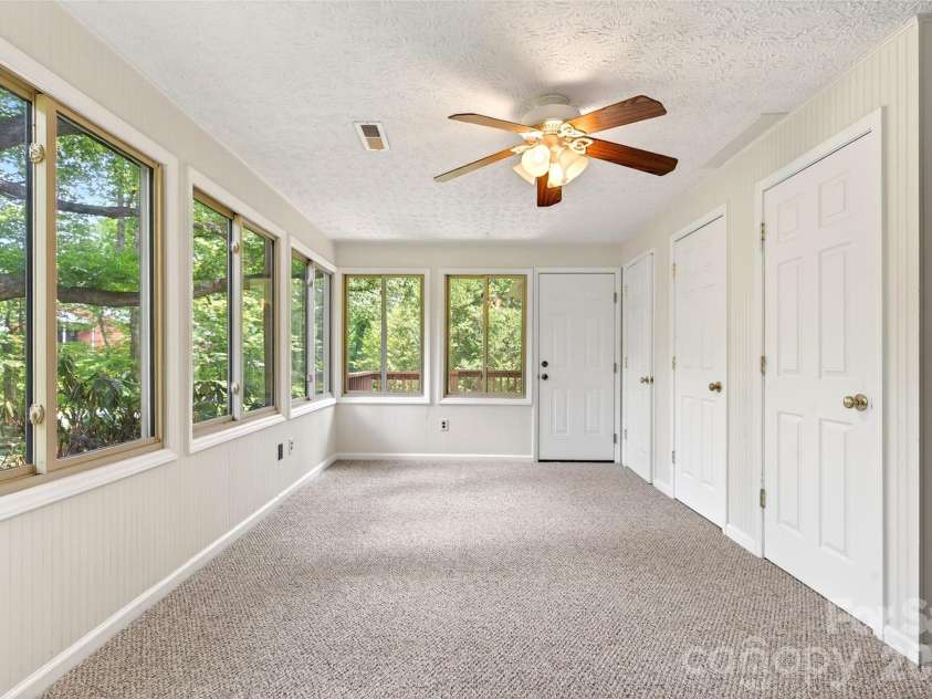 104 Valley Vista Drive, Black Mountain, NC 28711.  MLS# CAR4388162, YatesRealty ID 29333. 