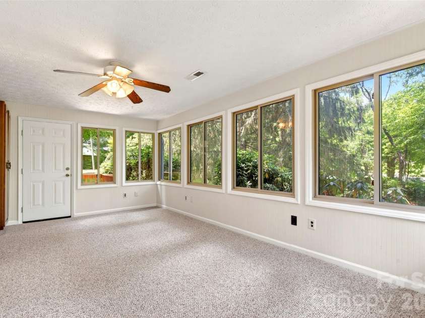 104 Valley Vista Drive, Black Mountain, NC 28711.  MLS# CAR4388162, YatesRealty ID 29333. 