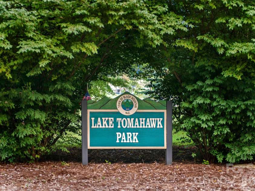 104 Valley Vista Drive, Black Mountain, NC 28711.  MLS# CAR4388162, YatesRealty ID 29333. Lake Tomahawk