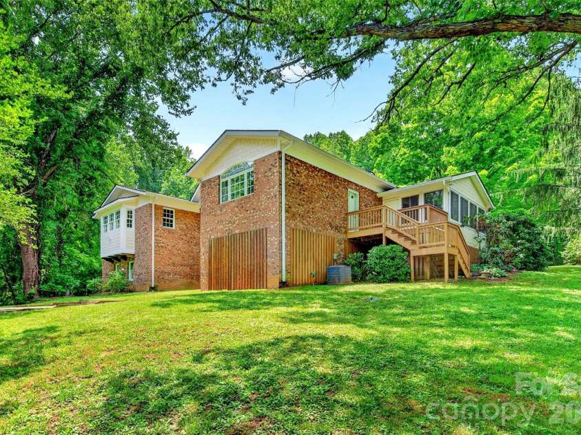 104 Valley Vista Drive, Black Mountain, NC 28711.  MLS# CAR4388162, YatesRealty ID 29333. Large .96 acre lot