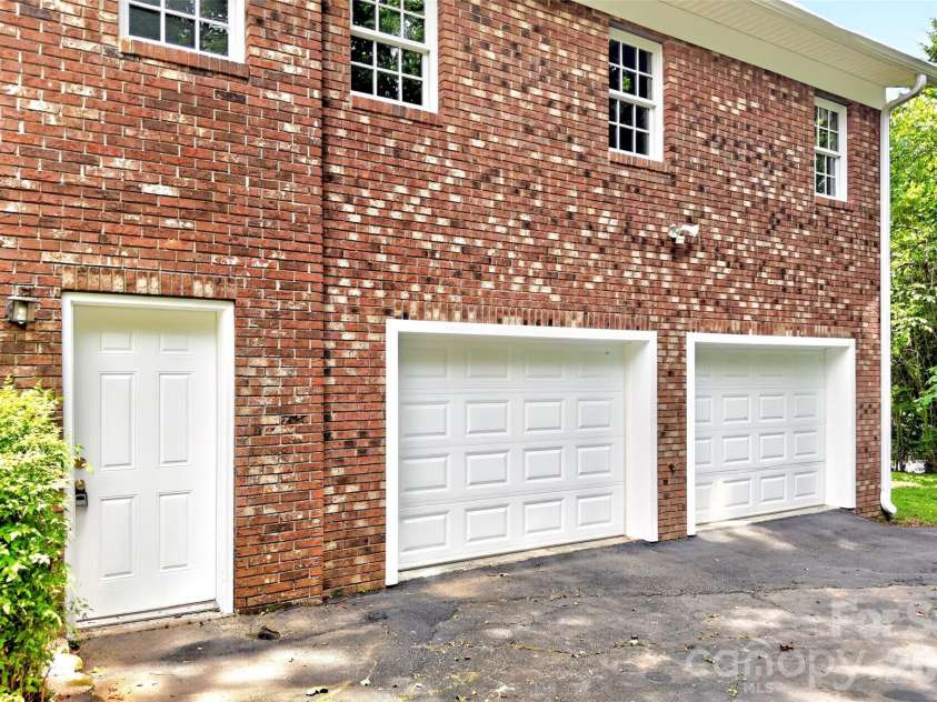 104 Valley Vista Drive, Black Mountain, NC 28711.  MLS# CAR4388162, YatesRealty ID 29333. Two car garage 