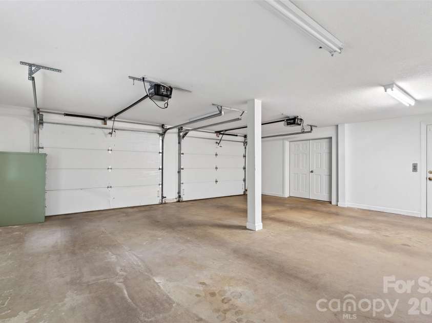 104 Valley Vista Drive, Black Mountain, NC 28711.  MLS# CAR4388162, YatesRealty ID 29333. Two garage