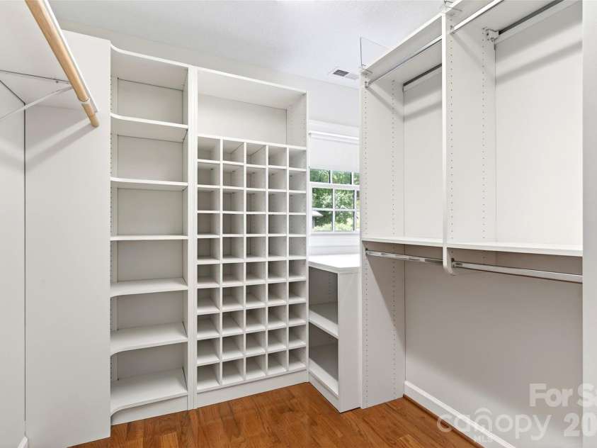 104 Valley Vista Drive, Black Mountain, NC 28711.  MLS# CAR4388162, YatesRealty ID 29333. Walk in closet