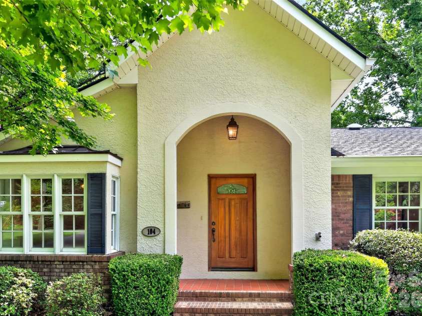 104 Valley Vista Drive, Black Mountain, NC 28711.  MLS# CAR4388162, YatesRealty ID 29333. Welcome to 104 Valley Vista Dr