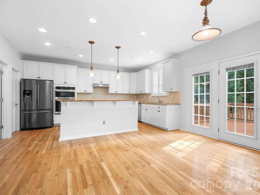 269 Montibello Drive, Mooresville, NC 28117.  MLS# CAR4392025, YatesRealty ID 29334. Kitchen Island