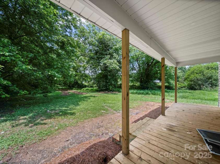 926 4th Street, Statesville, NC 28677.  MLS# CAR4277257, YatesRealty ID 29334. 