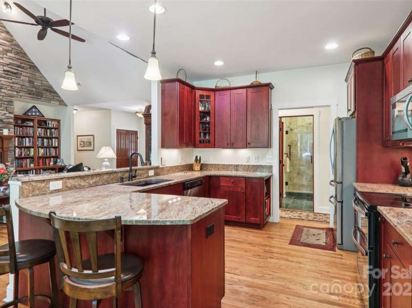 398 Falling Leaves Lane, Hendersonville, NC 28792.  MLS# CAR4267350, YatesRealty ID 29335. Cherrywood shaker cabinets
