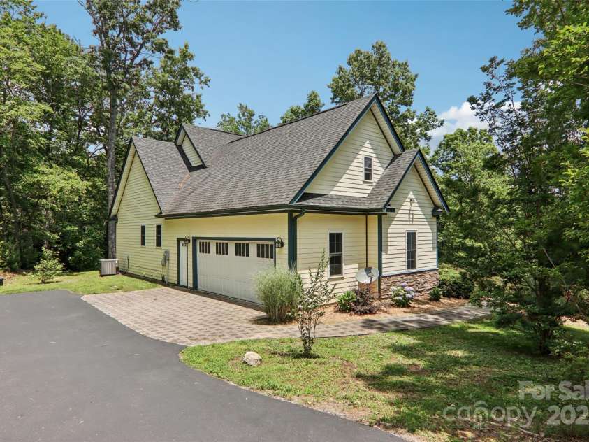 398 Falling Leaves Lane, Hendersonville, NC 28792.  MLS# CAR4267350, YatesRealty ID 29335. Garage view