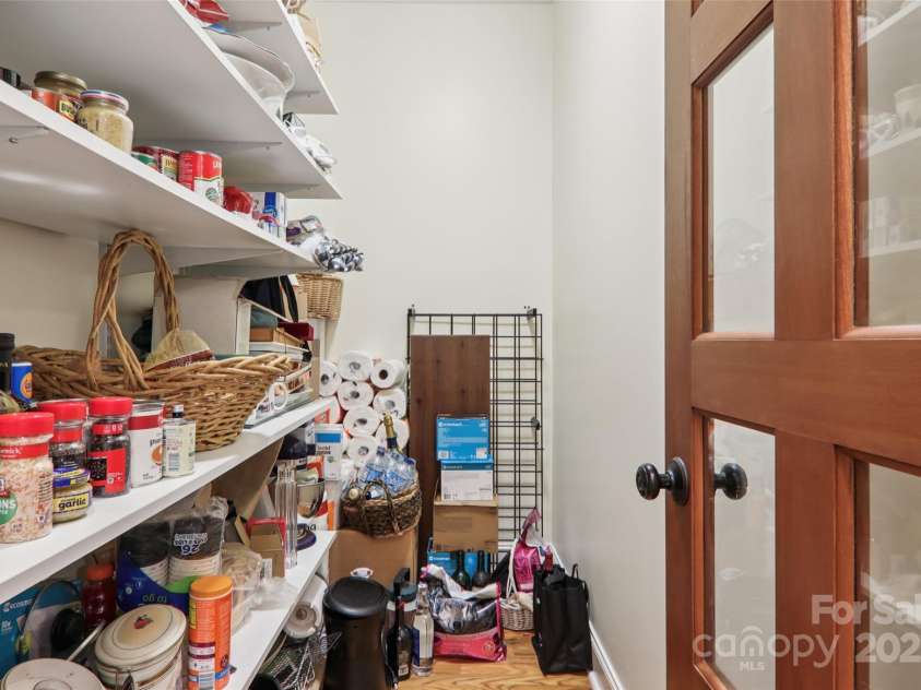 398 Falling Leaves Lane, Hendersonville, NC 28792.  MLS# CAR4267350, YatesRealty ID 29335. Large walk-in pantrysize: 7.6 x 4.4