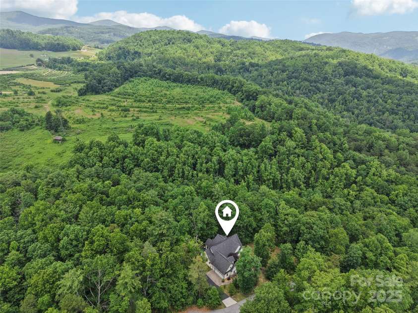 398 Falling Leaves Lane, Hendersonville, NC 28792.  MLS# CAR4267350, YatesRealty ID 29335. Private lot