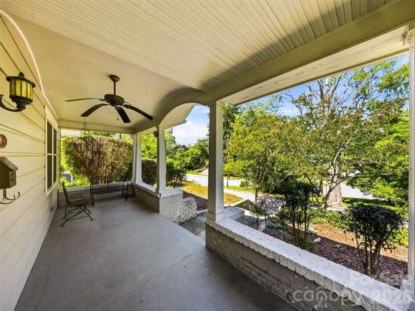 1214 Oakland Street, Hendersonville, NC 28792.  MLS# CAR4389440, YatesRealty ID 29336. 