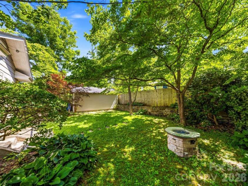1214 Oakland Street, Hendersonville, NC 28792.  MLS# CAR4389440, YatesRealty ID 29336. 