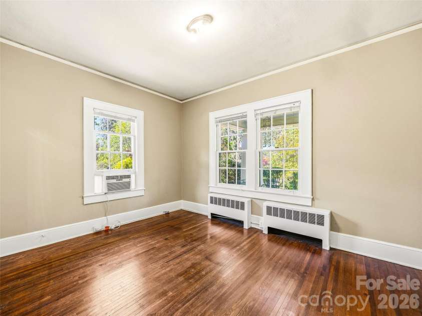 1214 Oakland Street, Hendersonville, NC 28792.  MLS# CAR4389440, YatesRealty ID 29336. Virtually Staged