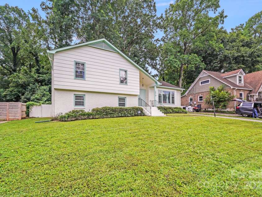 3518 Donovan Place, Charlotte, NC 28215.  MLS# CAR4282333, YatesRealty ID 29336. 