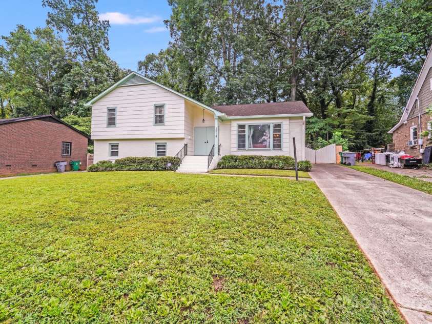 3518 Donovan Place, Charlotte, NC 28215.  MLS# CAR4282333, YatesRealty ID 29336. 