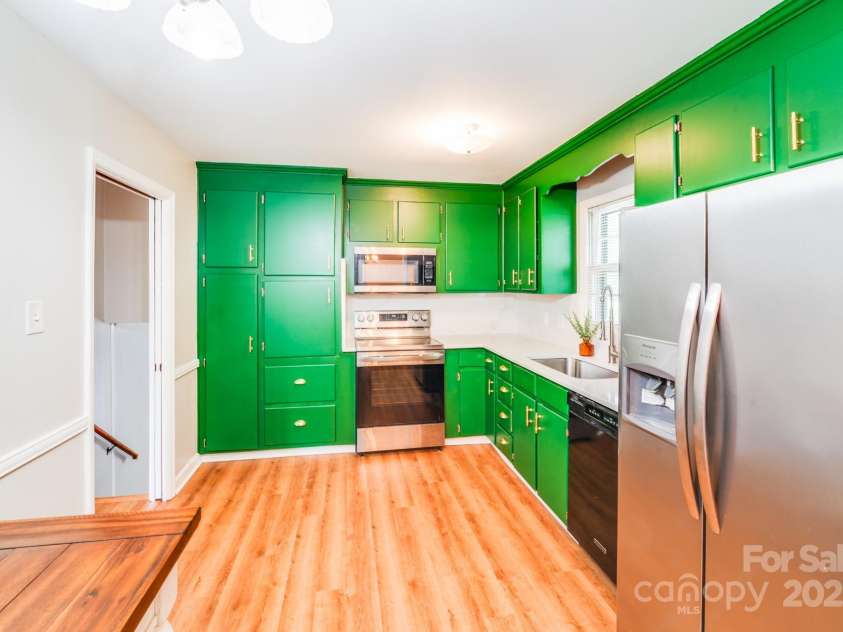 3518 Donovan Place, Charlotte, NC 28215.  MLS# CAR4282333, YatesRealty ID 29336. 