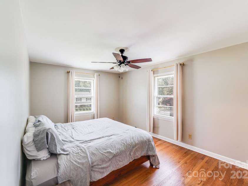 3518 Donovan Place, Charlotte, NC 28215.  MLS# CAR4282333, YatesRealty ID 29336. 