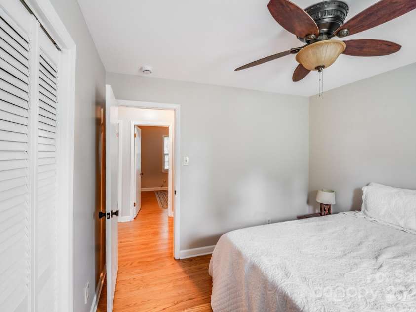 3518 Donovan Place, Charlotte, NC 28215.  MLS# CAR4282333, YatesRealty ID 29336. 