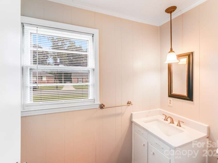 3518 Donovan Place, Charlotte, NC 28215.  MLS# CAR4282333, YatesRealty ID 29336. 