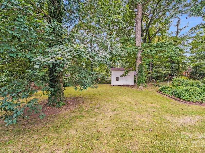 3518 Donovan Place, Charlotte, NC 28215.  MLS# CAR4282333, YatesRealty ID 29336. 
