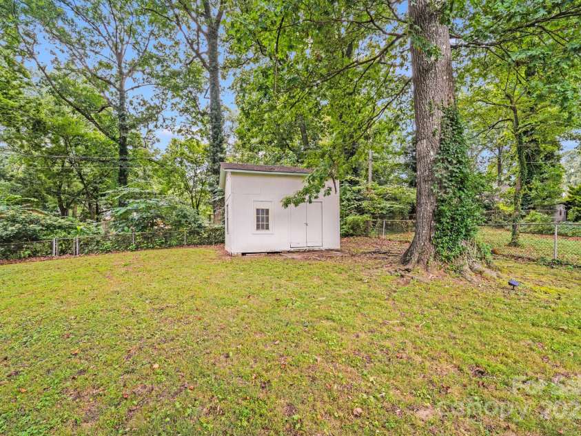 3518 Donovan Place, Charlotte, NC 28215.  MLS# CAR4282333, YatesRealty ID 29336. 