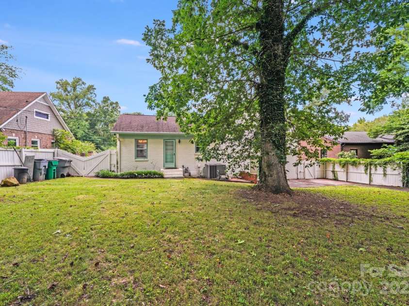 3518 Donovan Place, Charlotte, NC 28215.  MLS# CAR4282333, YatesRealty ID 29336. 