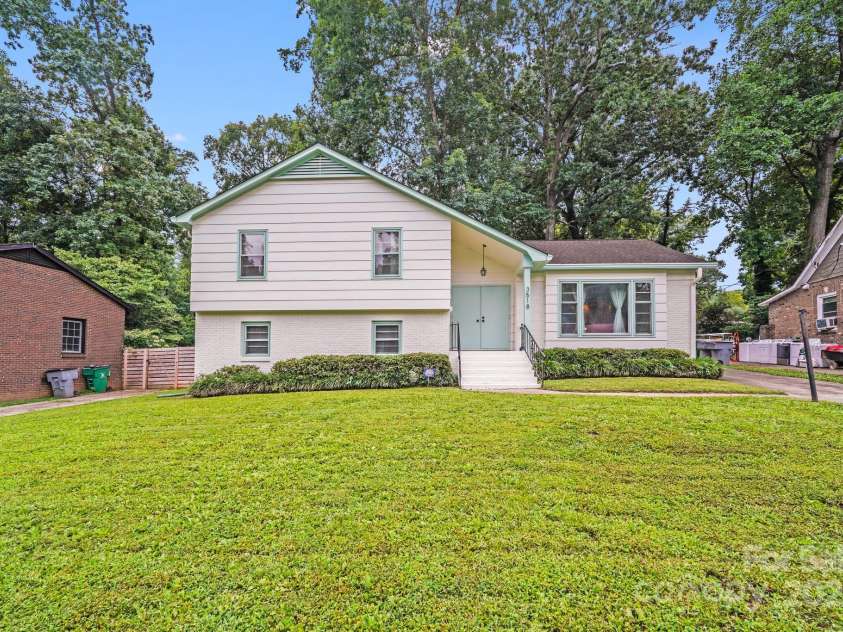 3518 Donovan Place, Charlotte, NC 28215.  MLS# CAR4282333, YatesRealty ID 29336. 