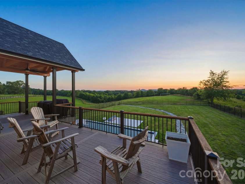 2322 Moss Farm Road, Hickory, NC 28602.  MLS# CAR4381618, YatesRealty ID 29337. 