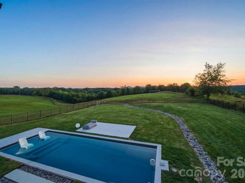 2322 Moss Farm Road, Hickory, NC 28602.  MLS# CAR4381618, YatesRealty ID 29337. 