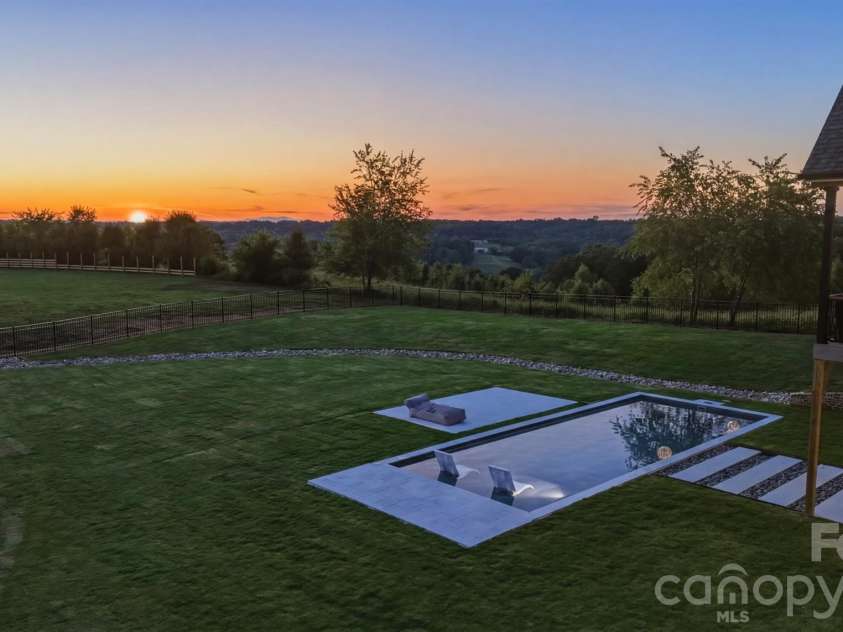 2322 Moss Farm Road, Hickory, NC 28602.  MLS# CAR4381618, YatesRealty ID 29337. 