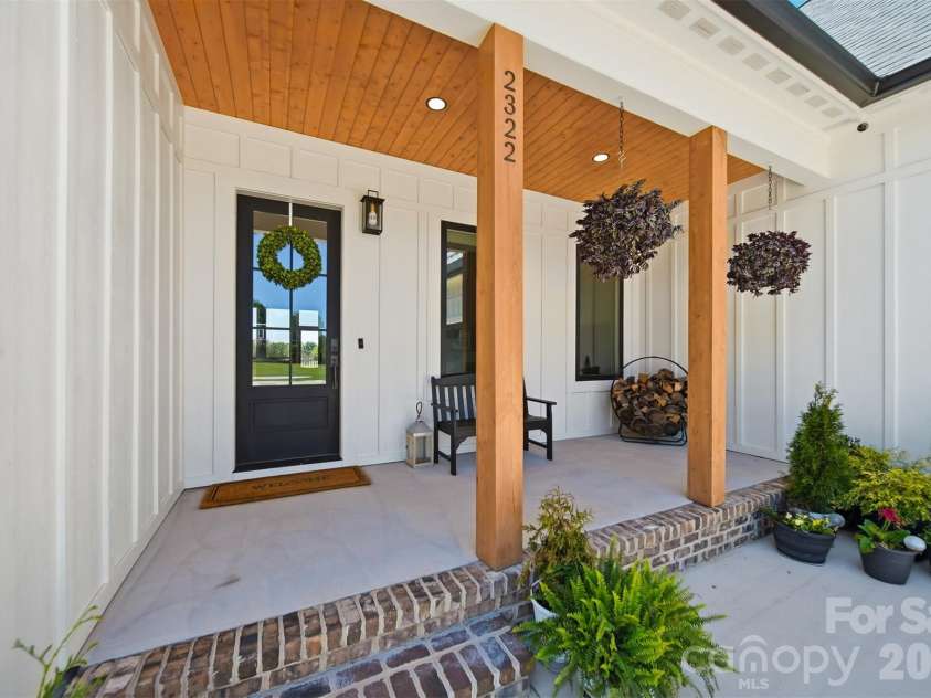 2322 Moss Farm Road, Hickory, NC 28602.  MLS# CAR4381618, YatesRealty ID 29337. 