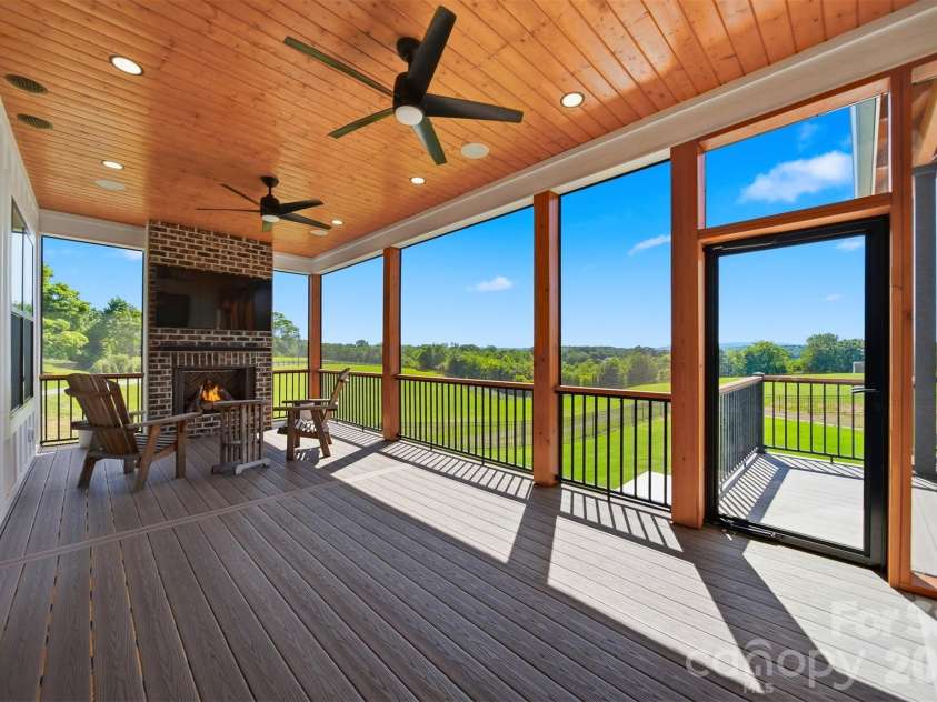 2322 Moss Farm Road, Hickory, NC 28602.  MLS# CAR4381618, YatesRealty ID 29337. 