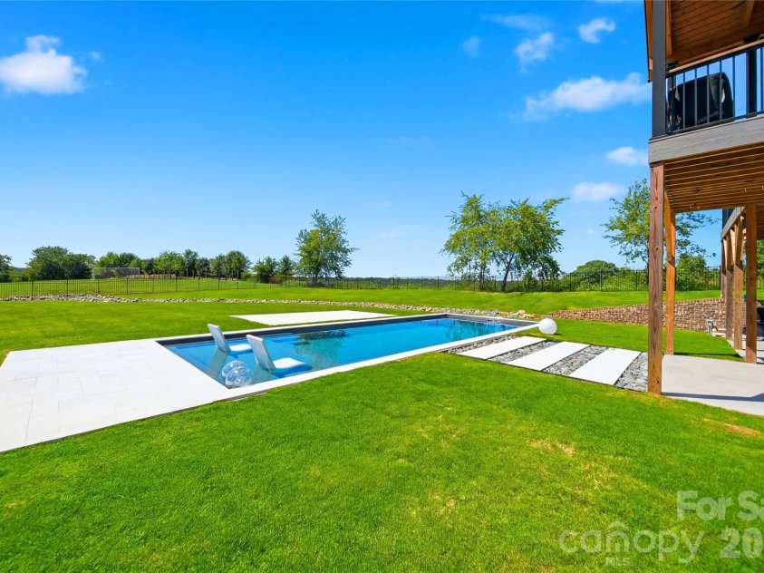 2322 Moss Farm Road, Hickory, NC 28602.  MLS# CAR4381618, YatesRealty ID 29337. 