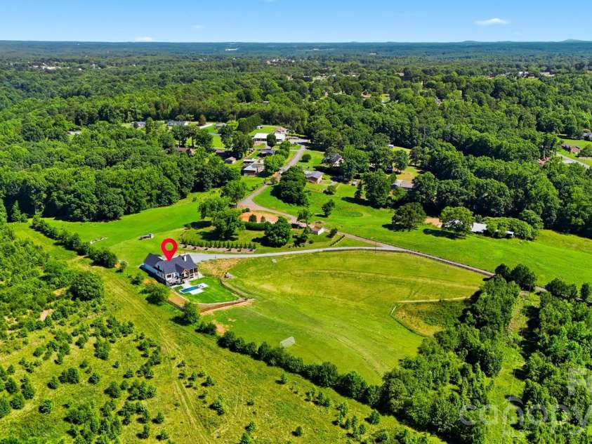 2322 Moss Farm Road, Hickory, NC 28602.  MLS# CAR4381618, YatesRealty ID 29337. 