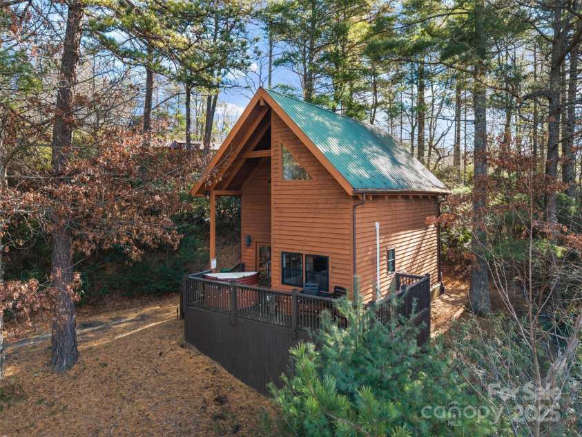 68 Bear Den Mountain View Drive, Spruce Pine, NC 28777.  MLS# CAR4326618, YatesRealty ID 2934. 