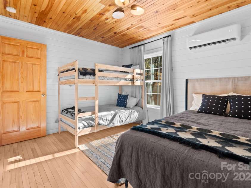 68 Bear Den Mountain View Drive, Spruce Pine, NC 28777.  MLS# CAR4326618, YatesRealty ID 2934. 
