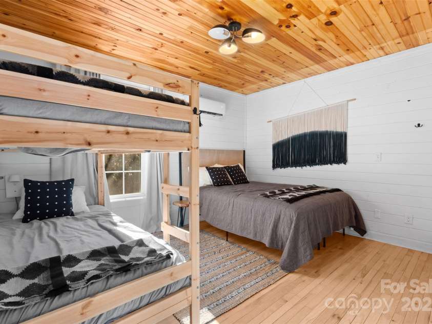 68 Bear Den Mountain View Drive, Spruce Pine, NC 28777.  MLS# CAR4326618, YatesRealty ID 2934. 