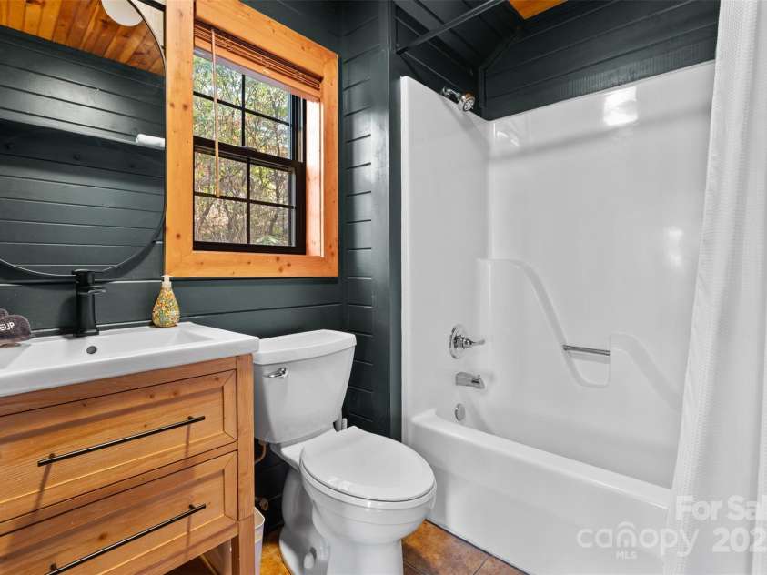 68 Bear Den Mountain View Drive, Spruce Pine, NC 28777.  MLS# CAR4326618, YatesRealty ID 2934. 